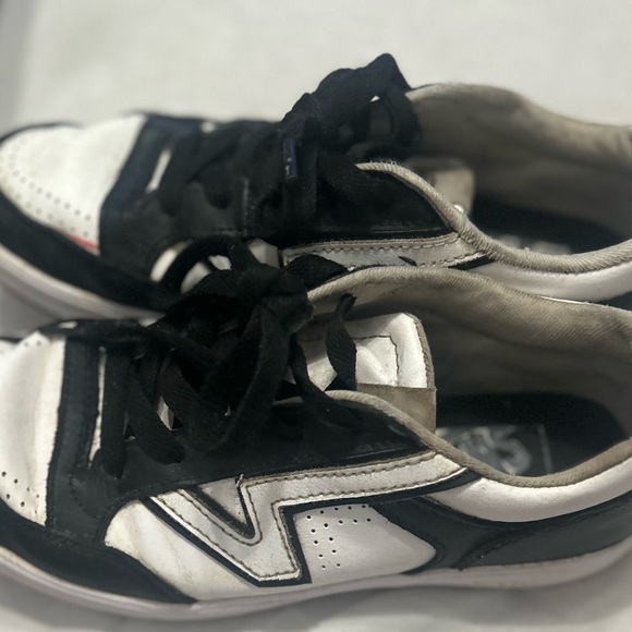 Vans Lowland ComfyCush Leather Shoe - Black / White, Mid- Rise - Picture 7 of 7